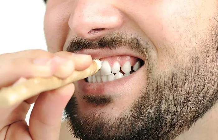 can miswak replace toothpaste